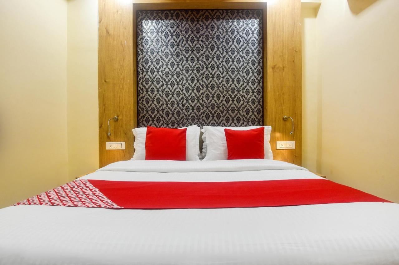Oyo 60773 Ruchita Loadging & Boarding Hotell Mumbai Eksteriør bilde